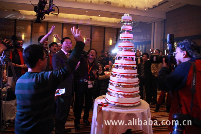 富丽上演时装秀 妙声科技十周年庆典隆重举行